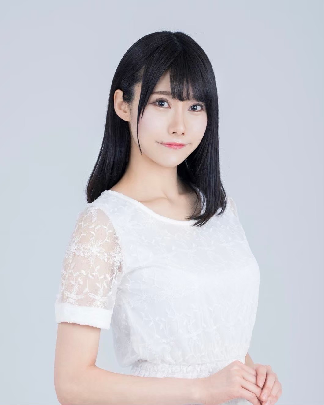 桃⾥れあ（ももさと・れあ）